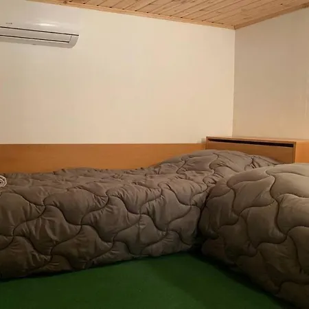 בית הארחה The House Gsm нула, осем девет, девет, три, осем, три, осем, осем, три *
