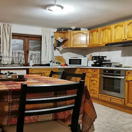 The House Gsm нула, осем девет, девет, три, осем, три, осем, осем, три בית הארחה *