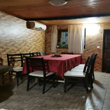 בית הארחה The House Gsm нула, осем девет, девет, три, осем, три, осем, осем, три