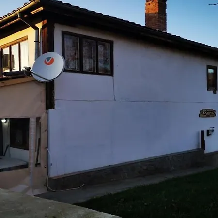 The House Gsm нула, осем девет, девет, три, осем, три, осем, осем, три בית הארחה *